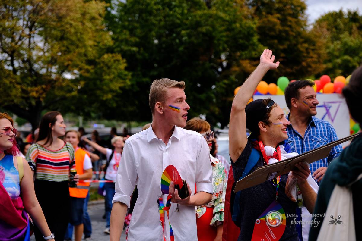 Prague Pride vyvrcholila duhovým průvodem a festivalem na Letné, vystoupila rapperka SharkaSs