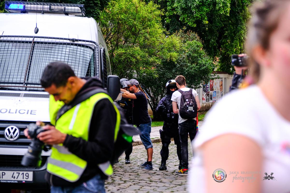 Prague Pride vyvrcholila duhovým průvodem a festivalem na Letné, vystoupila rapperka SharkaSs