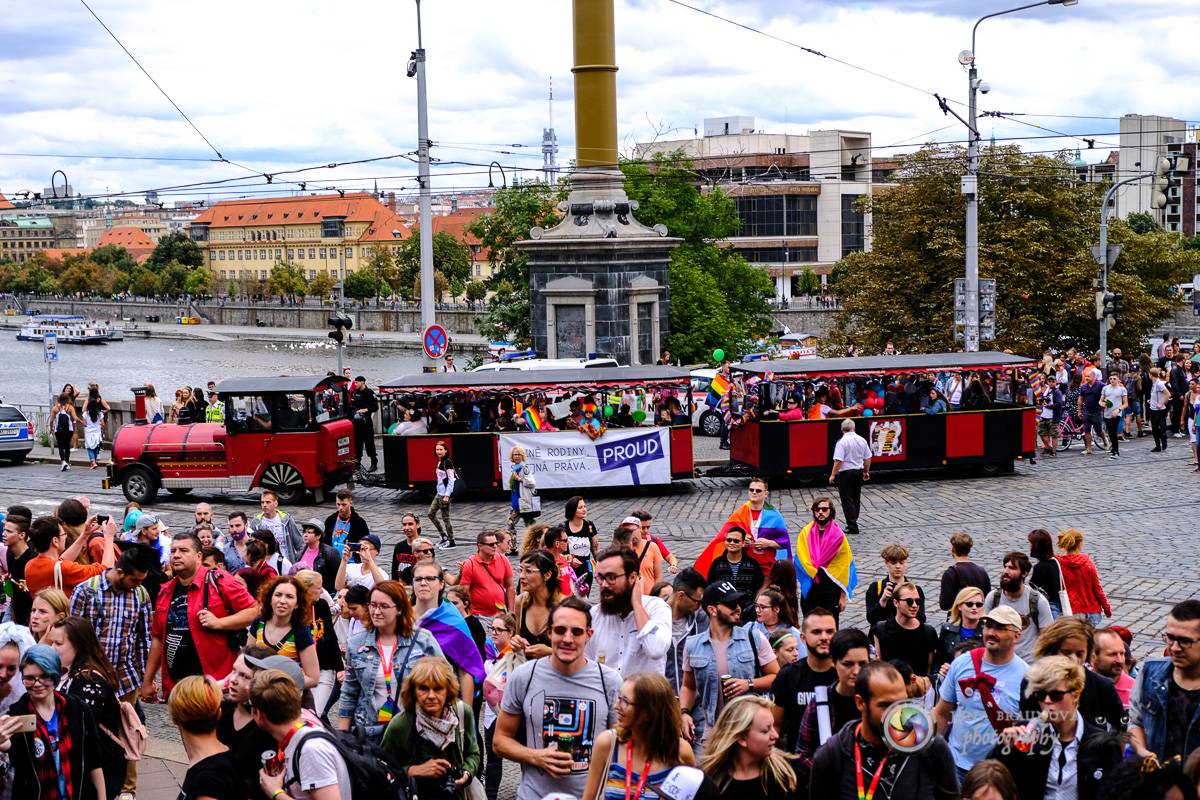Prague Pride vyvrcholila duhovým průvodem a festivalem na Letné, vystoupila rapperka SharkaSs