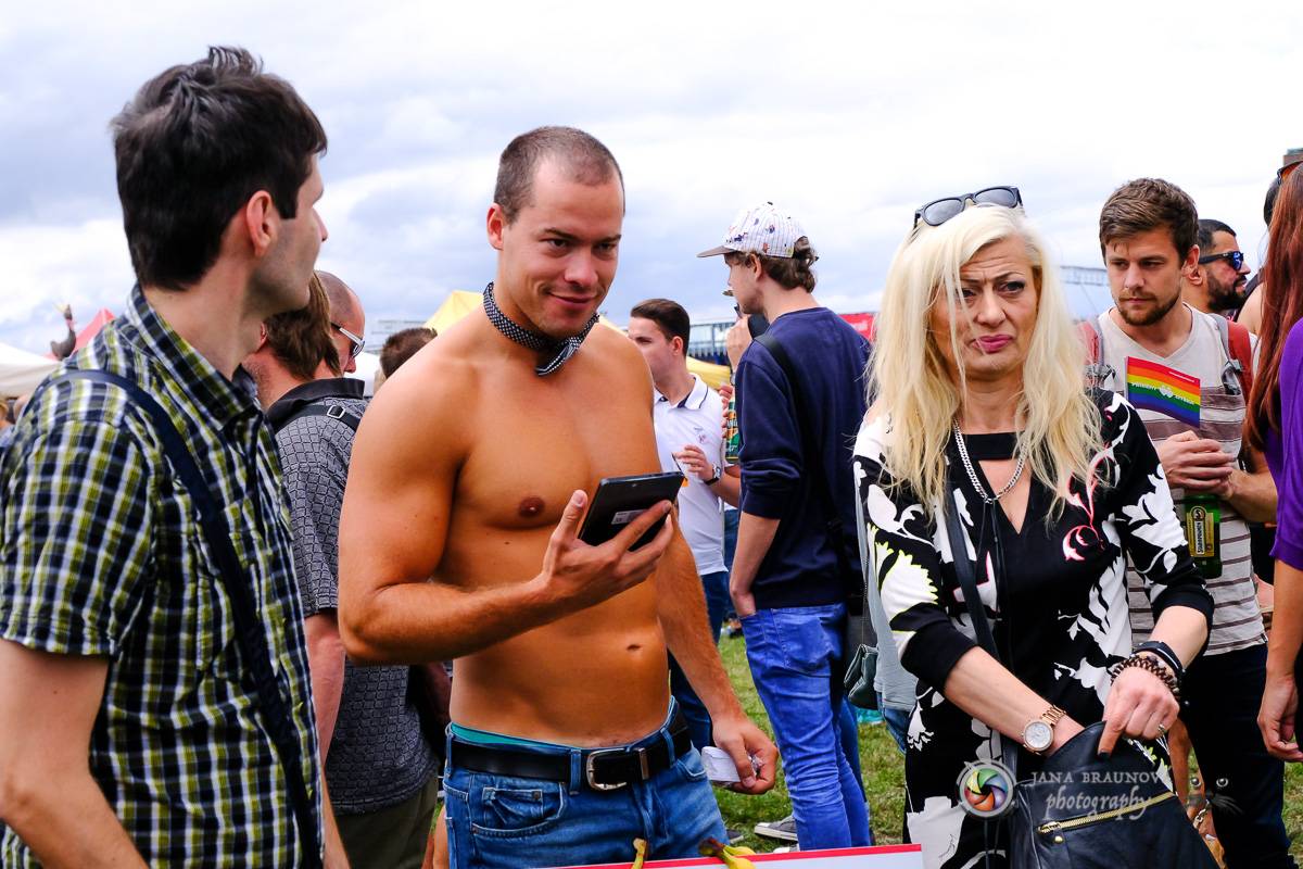 Prague Pride vyvrcholila duhovým průvodem a festivalem na Letné, vystoupila rapperka SharkaSs