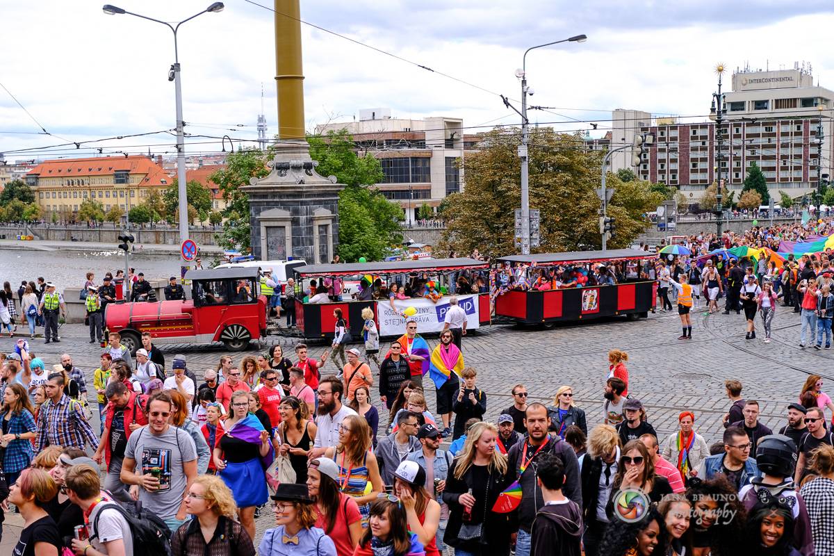 Prague Pride vyvrcholila duhovým průvodem a festivalem na Letné, vystoupila rapperka SharkaSs