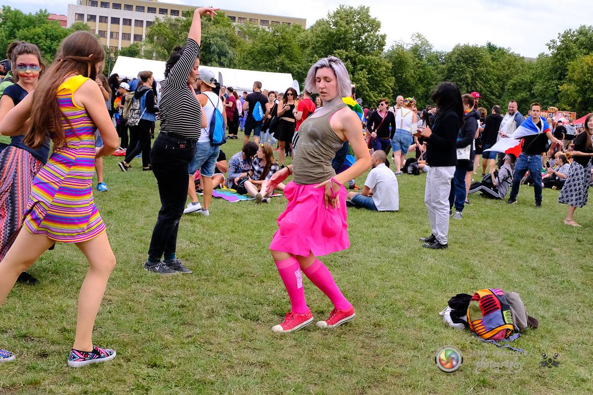 Prague Pride vyvrcholila duhovým průvodem a festivalem na Letné, vystoupila rapperka SharkaSs