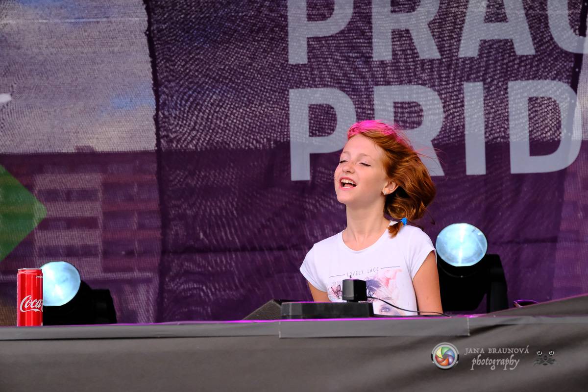 Prague Pride vyvrcholila duhovým průvodem a festivalem na Letné, vystoupila rapperka SharkaSs