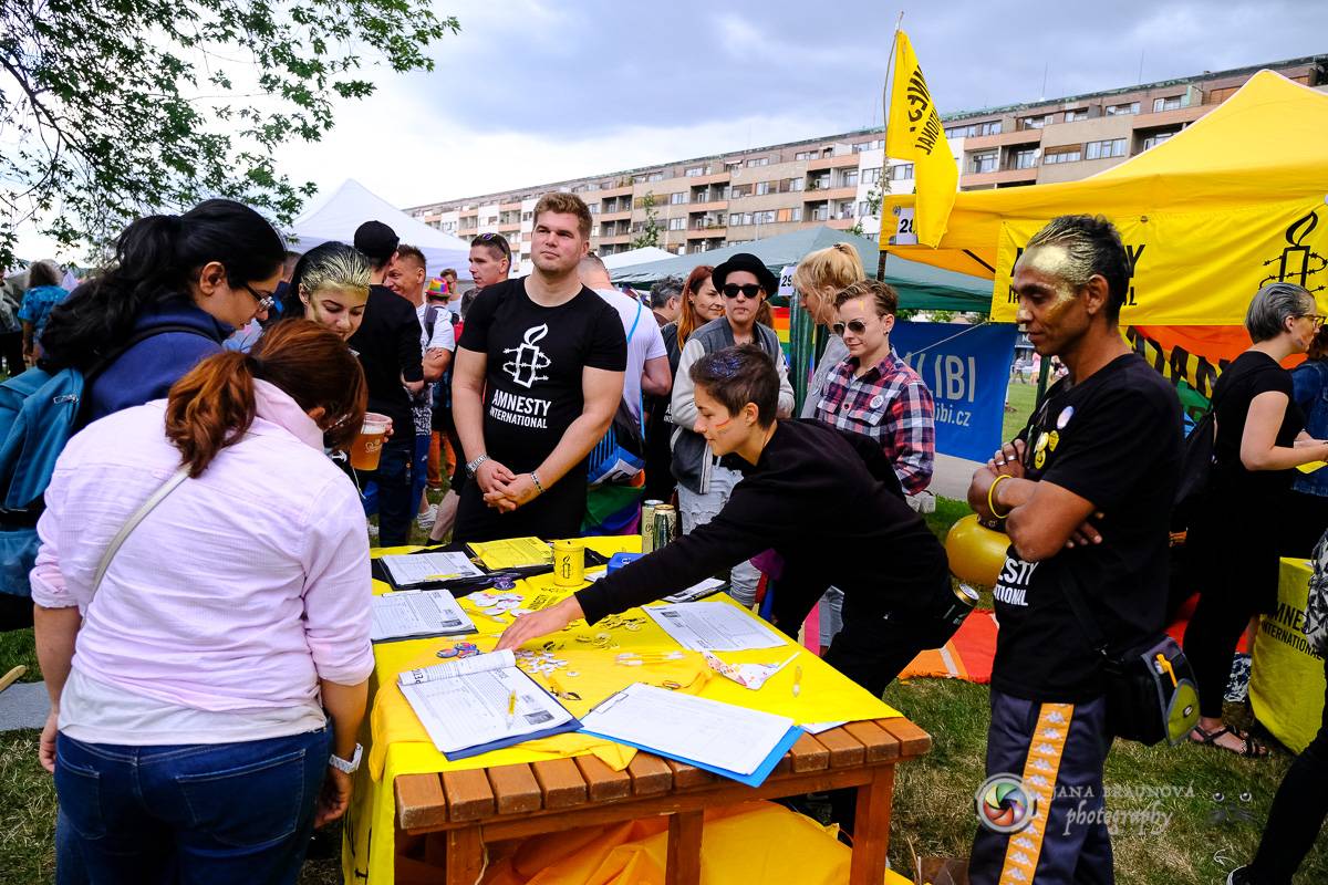 Prague Pride vyvrcholila duhovým průvodem a festivalem na Letné, vystoupila rapperka SharkaSs
