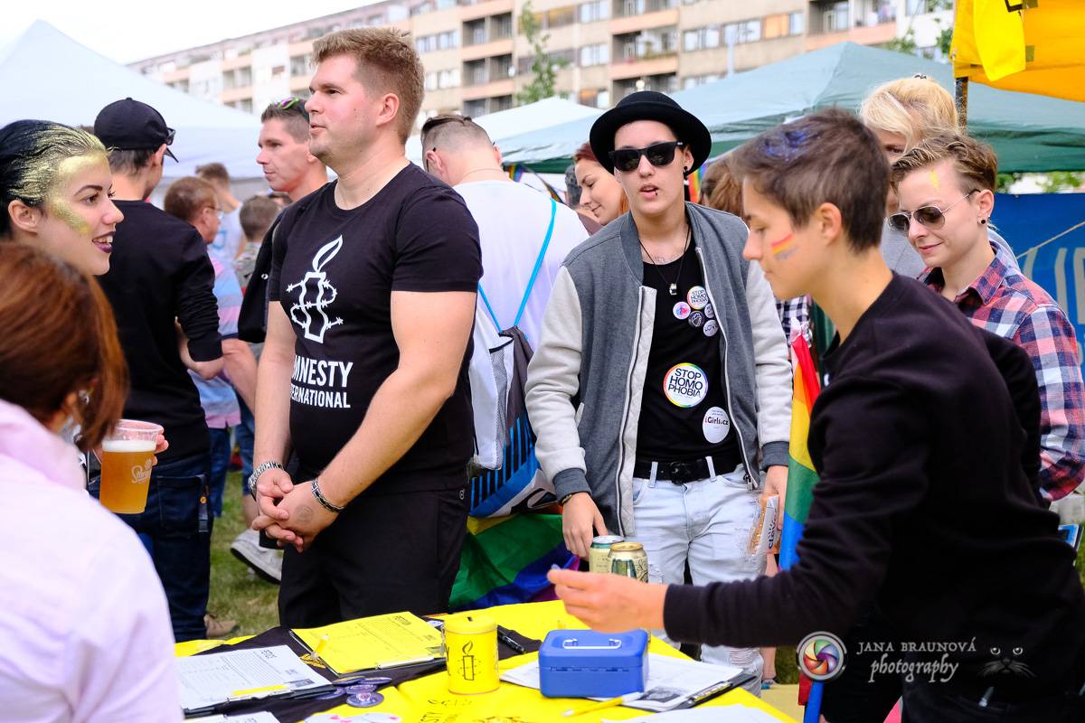 Prague Pride vyvrcholila duhovým průvodem a festivalem na Letné, vystoupila rapperka SharkaSs
