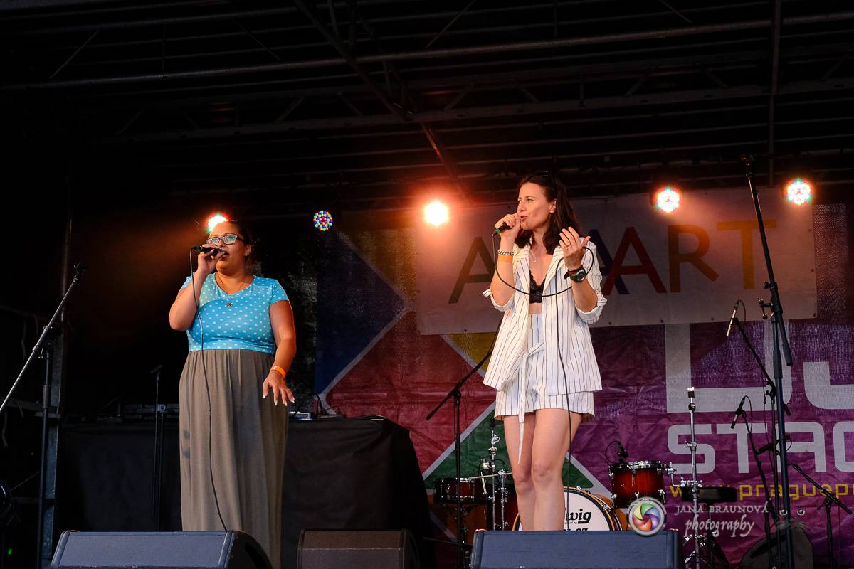 Prague Pride vyvrcholila duhovým průvodem a festivalem na Letné, vystoupila rapperka SharkaSs