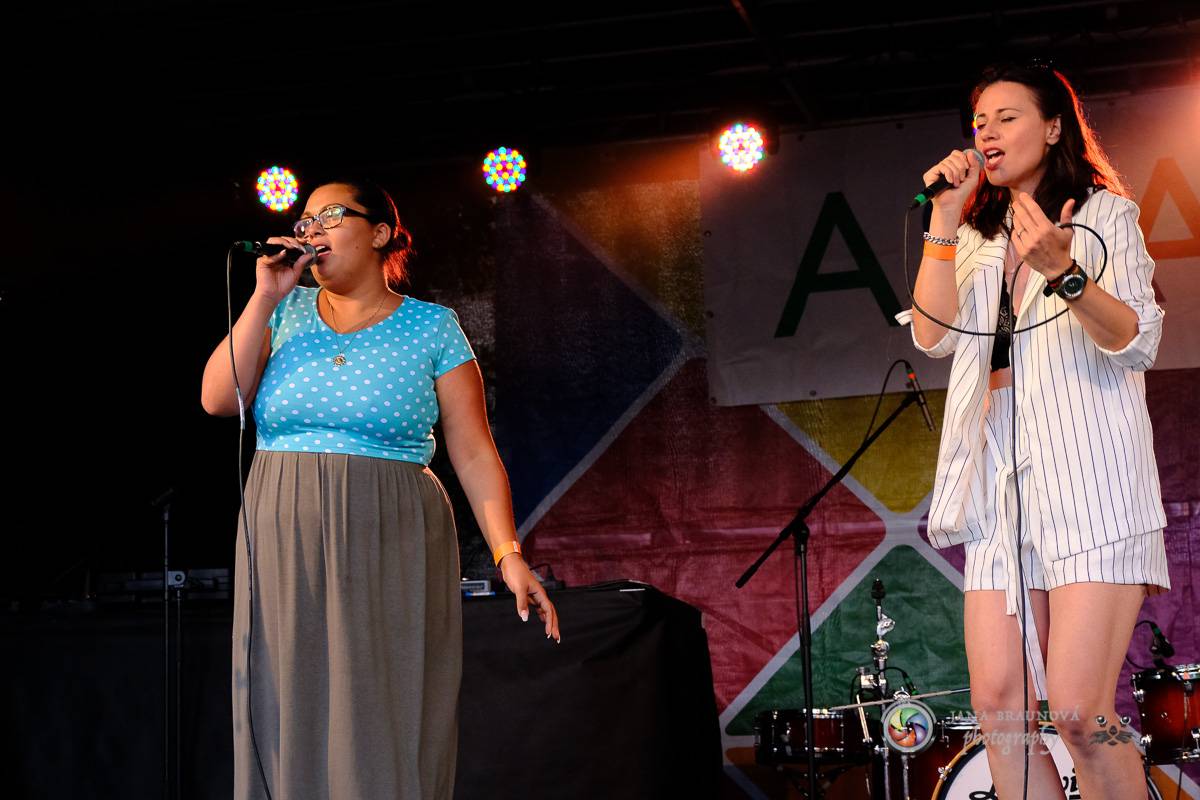 Prague Pride vyvrcholila duhovým průvodem a festivalem na Letné, vystoupila rapperka SharkaSs