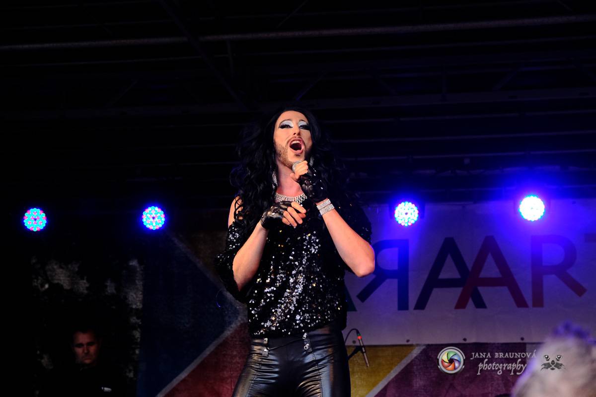 Prague Pride vyvrcholila duhovým průvodem a festivalem na Letné, vystoupila rapperka SharkaSs