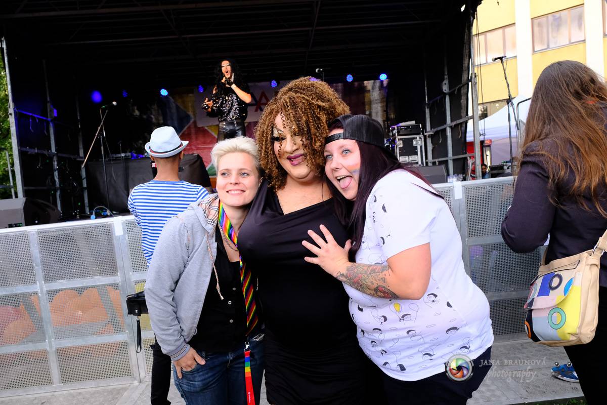 Prague Pride vyvrcholila duhovým průvodem a festivalem na Letné, vystoupila rapperka SharkaSs