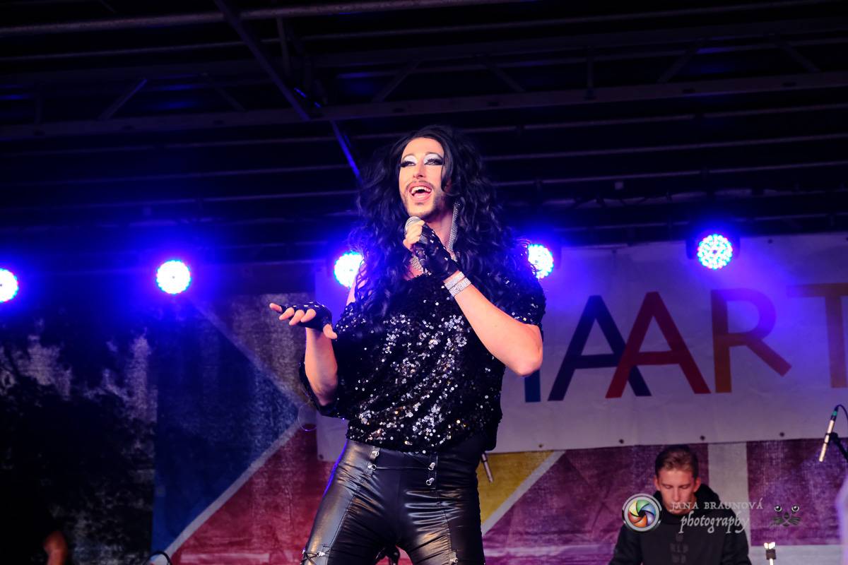 Prague Pride vyvrcholila duhovým průvodem a festivalem na Letné, vystoupila rapperka SharkaSs