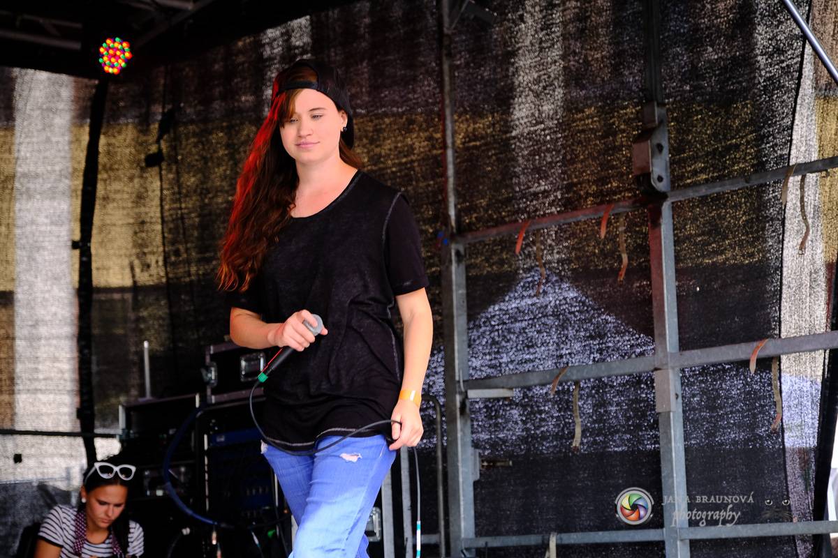 Prague Pride vyvrcholila duhovým průvodem a festivalem na Letné, vystoupila rapperka SharkaSs