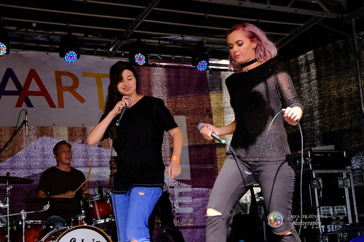 Prague Pride vyvrcholila duhovým průvodem a festivalem na Letné, vystoupila rapperka SharkaSs