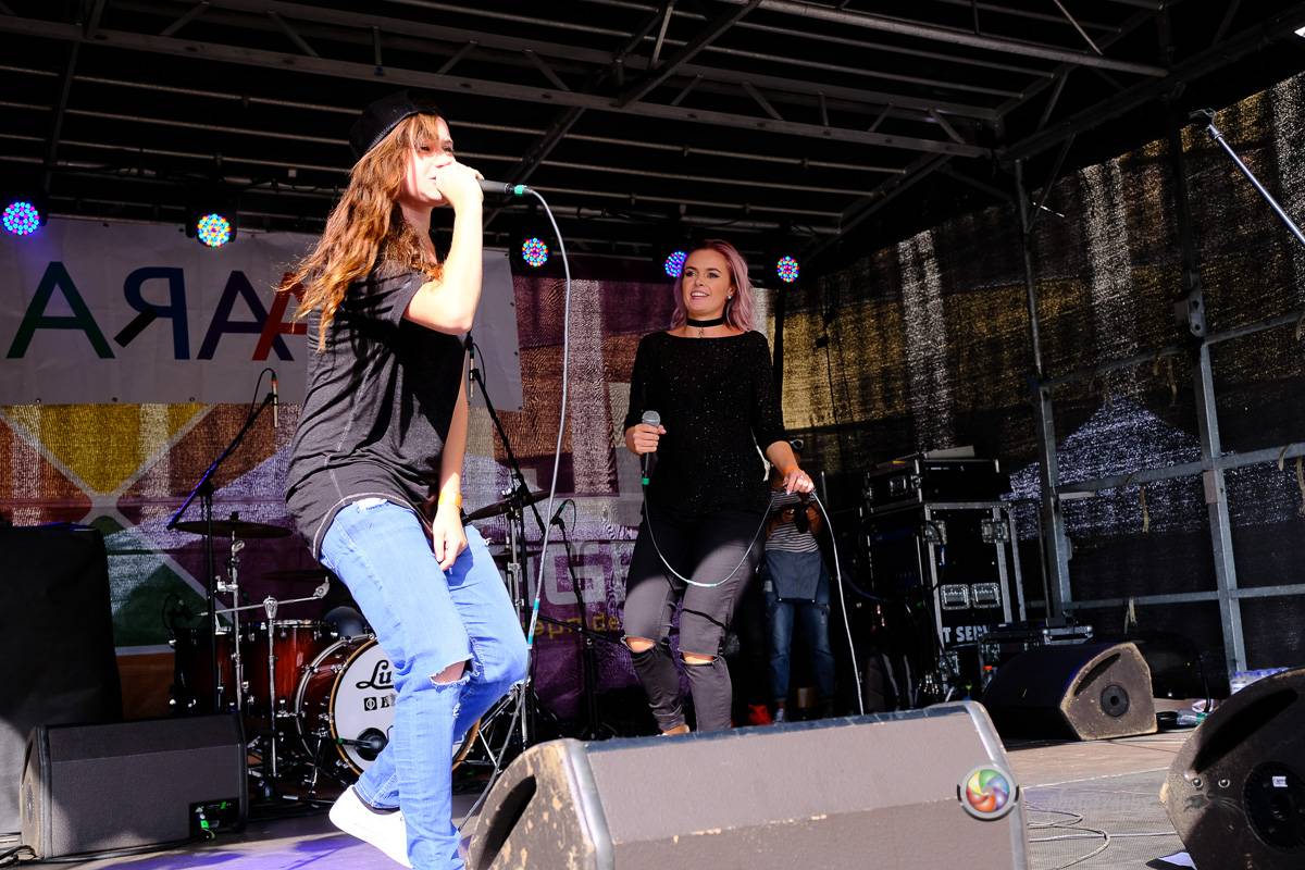 Prague Pride vyvrcholila duhovým průvodem a festivalem na Letné, vystoupila rapperka SharkaSs