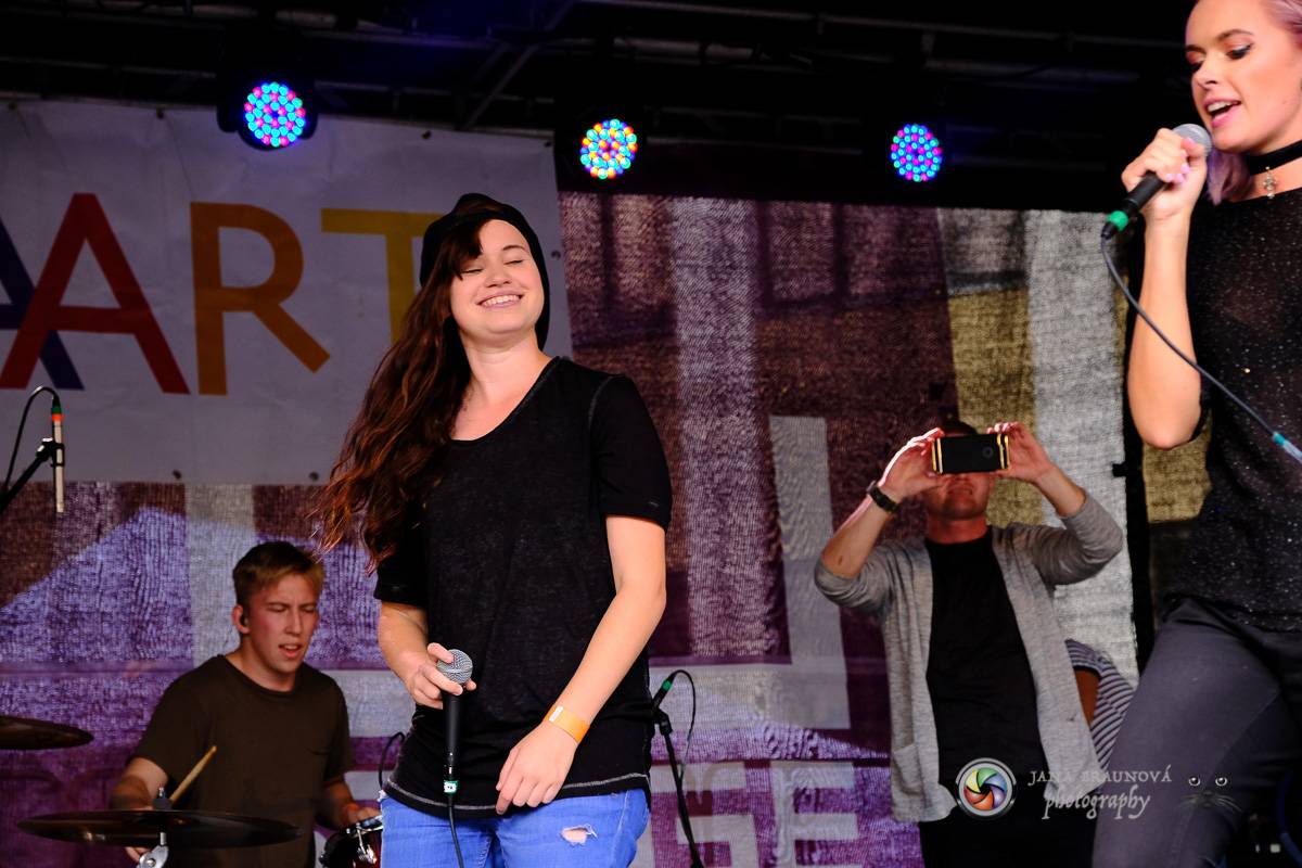 Prague Pride vyvrcholila duhovým průvodem a festivalem na Letné, vystoupila rapperka SharkaSs