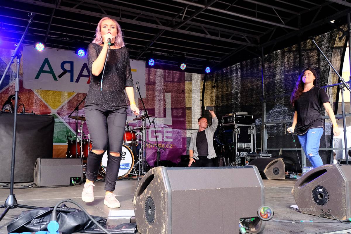 Prague Pride vyvrcholila duhovým průvodem a festivalem na Letné, vystoupila rapperka SharkaSs