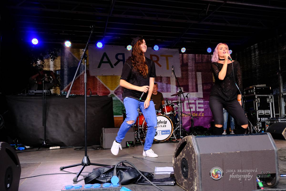 Prague Pride vyvrcholila duhovým průvodem a festivalem na Letné, vystoupila rapperka SharkaSs