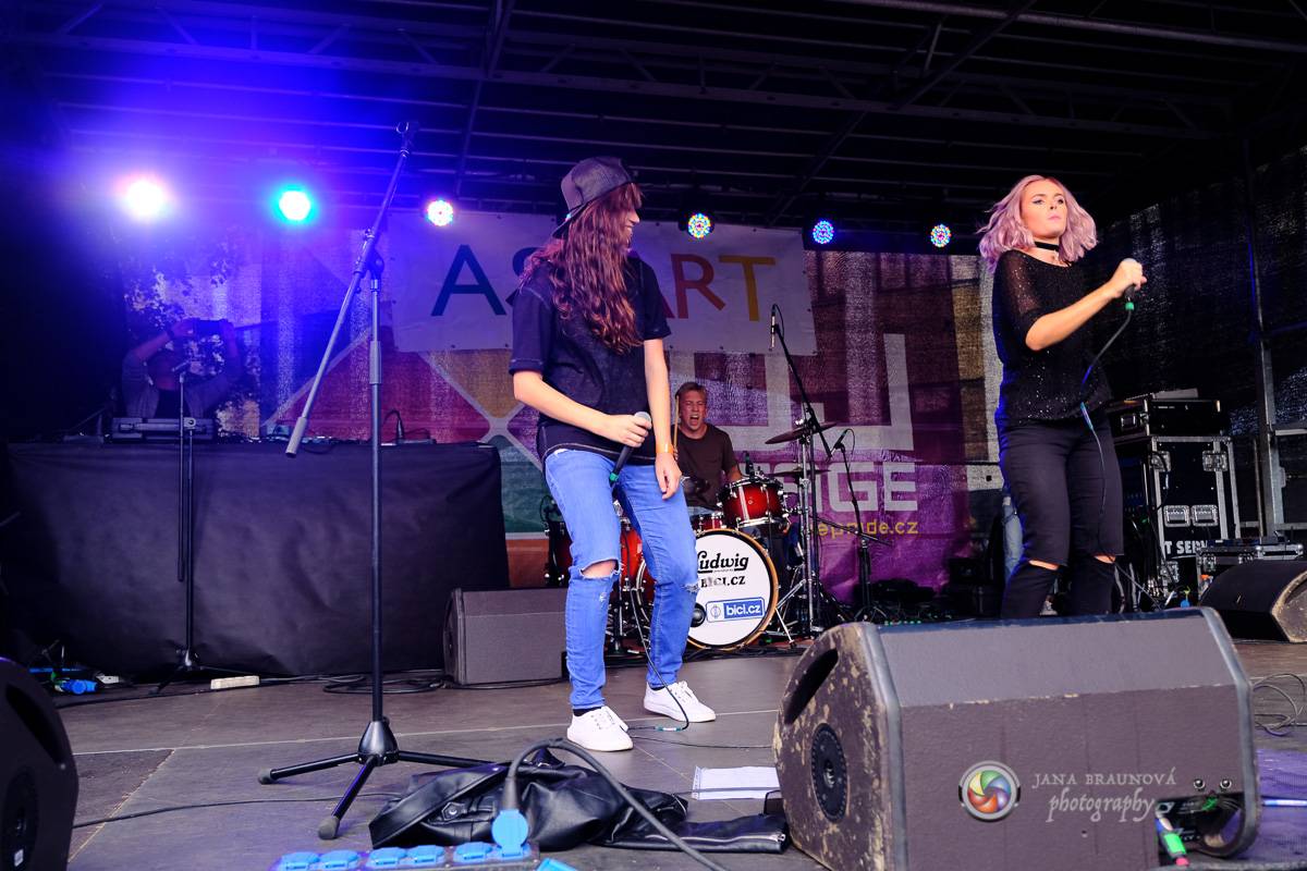 Prague Pride vyvrcholila duhovým průvodem a festivalem na Letné, vystoupila rapperka SharkaSs