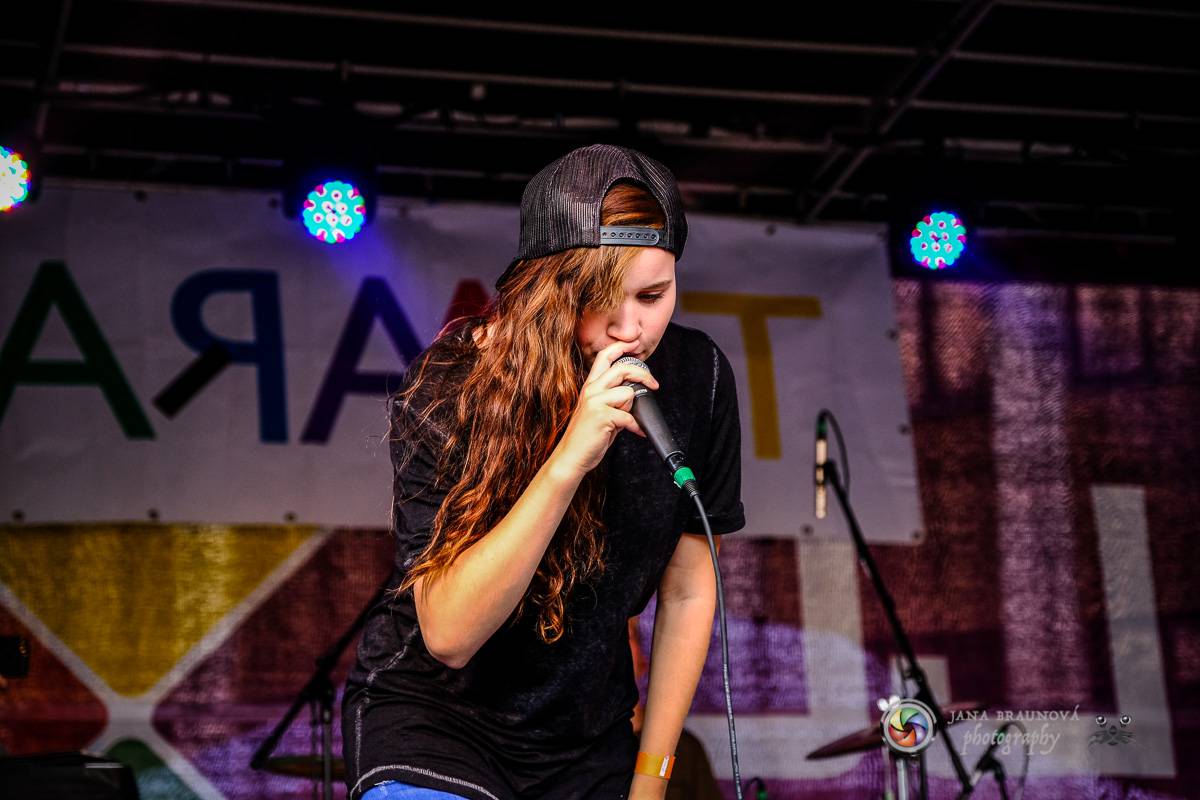 Prague Pride vyvrcholila duhovým průvodem a festivalem na Letné, vystoupila rapperka SharkaSs