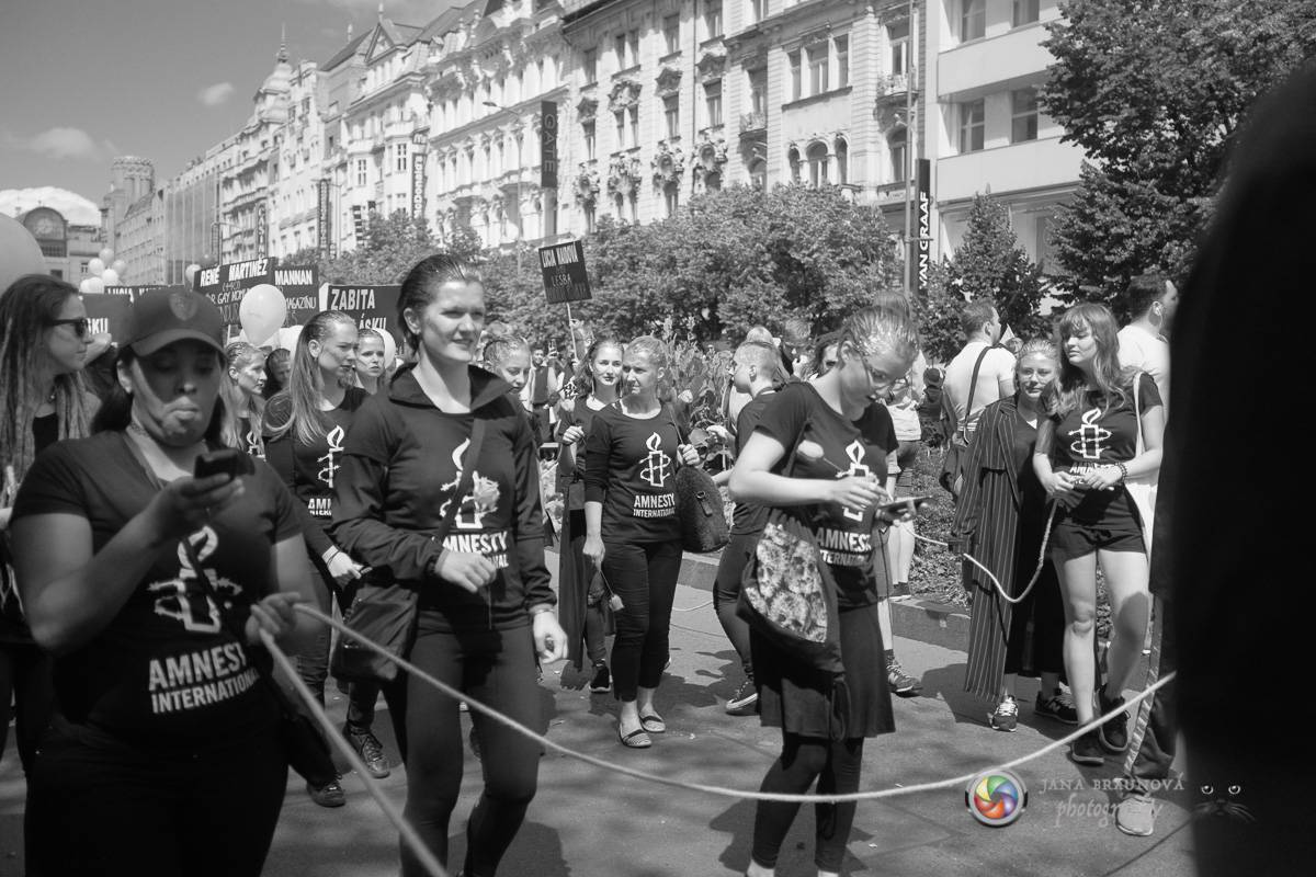 Prague Pride vyvrcholila duhovým průvodem a festivalem na Letné, vystoupila rapperka SharkaSs