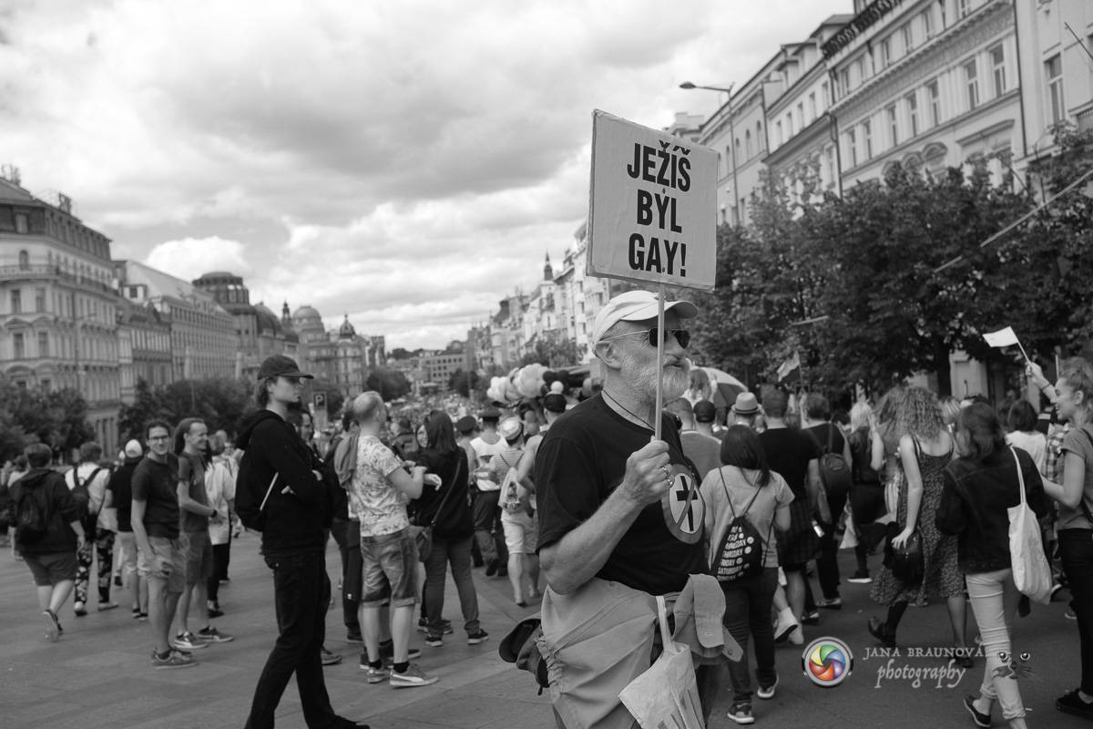 Prague Pride vyvrcholila duhovým průvodem a festivalem na Letné, vystoupila rapperka SharkaSs