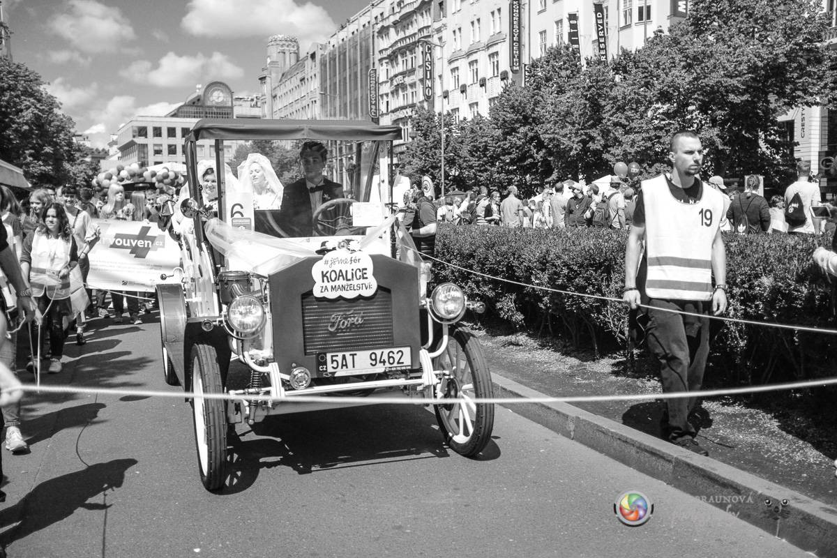 Prague Pride vyvrcholila duhovým průvodem a festivalem na Letné, vystoupila rapperka SharkaSs