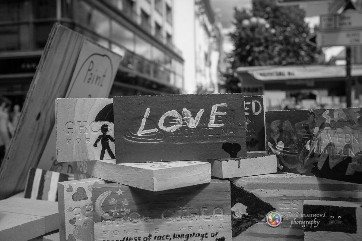 Prague Pride vyvrcholila duhovým průvodem a festivalem na Letné, vystoupila rapperka SharkaSs