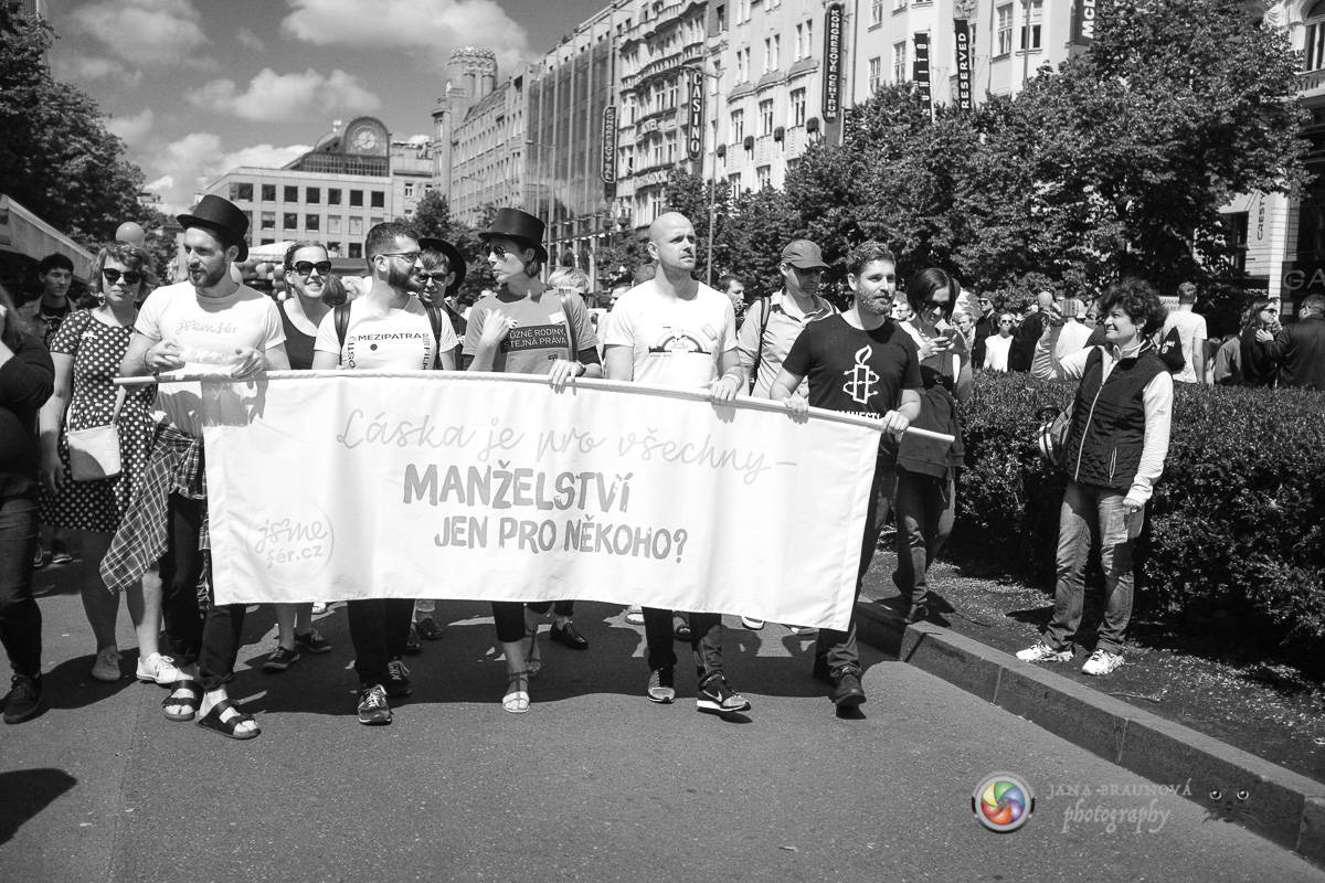 Prague Pride vyvrcholila duhovým průvodem a festivalem na Letné, vystoupila rapperka SharkaSs