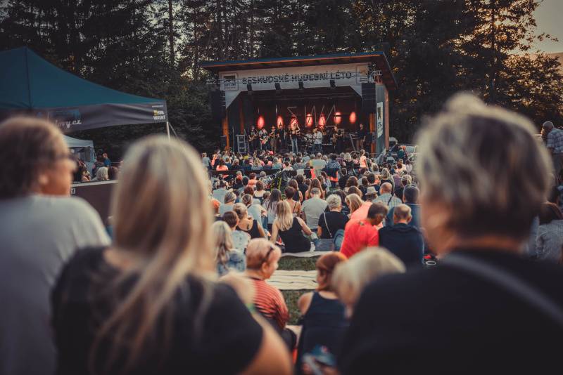 Ewa Farna zazpívala pod širým nebem v Beskydech