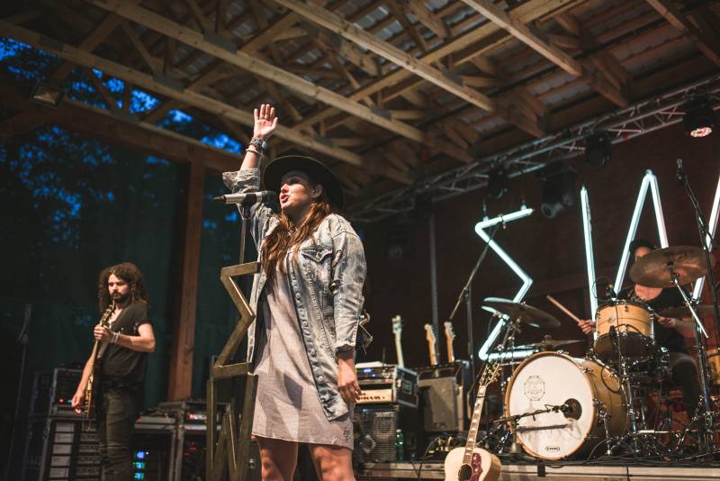 Ewa Farna zazpívala pod širým nebem v Beskydech