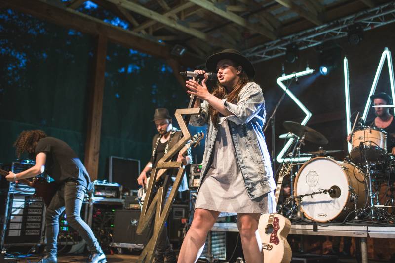 Ewa Farna zazpívala pod širým nebem v Beskydech