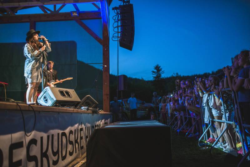 Ewa Farna zazpívala pod širým nebem v Beskydech