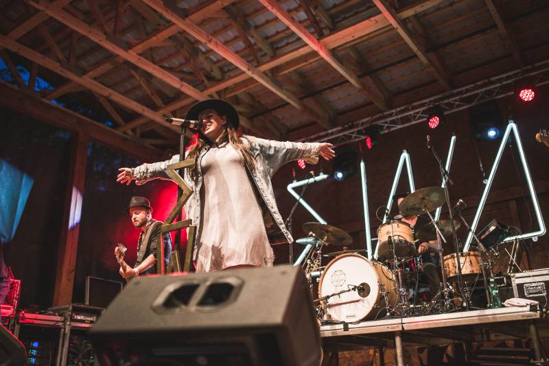 Ewa Farna zazpívala pod širým nebem v Beskydech