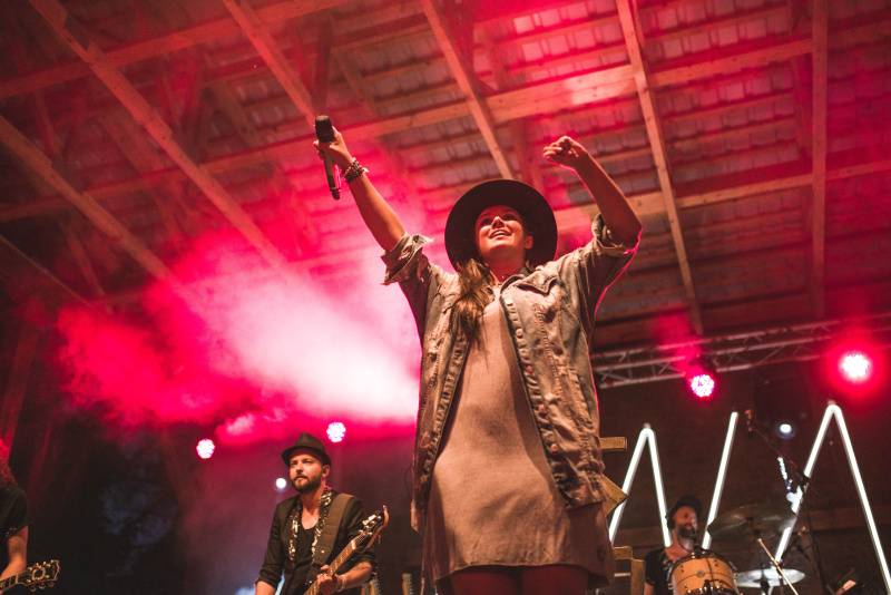 Ewa Farna zazpívala pod širým nebem v Beskydech