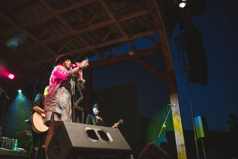 Ewa Farna zazpívala pod širým nebem v Beskydech