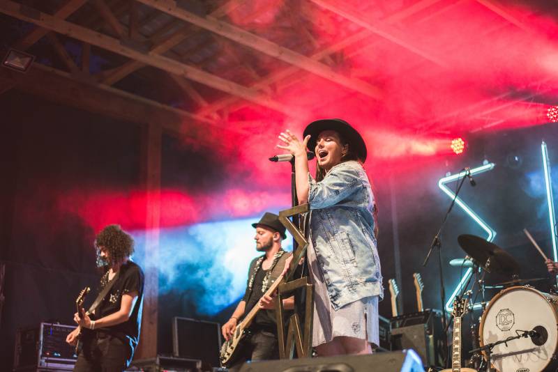 Ewa Farna zazpívala pod širým nebem v Beskydech