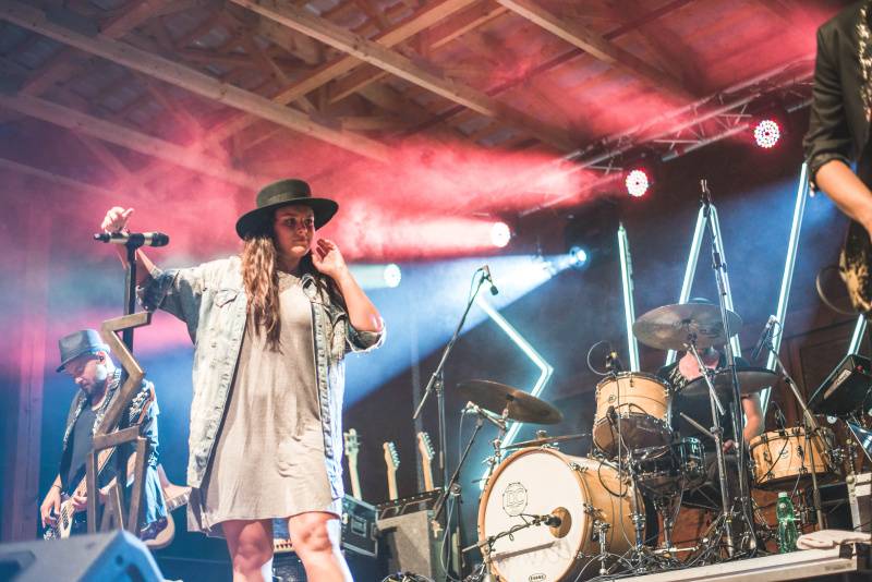 Ewa Farna zazpívala pod širým nebem v Beskydech