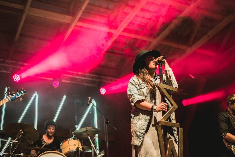 Ewa Farna zazpívala pod širým nebem v Beskydech