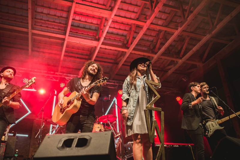 Ewa Farna zazpívala pod širým nebem v Beskydech