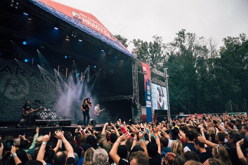 Hrady CZ: Atmosféru v Hradci nad Moravicí si pochvalovaly Anna K. i Lucie Bílá, hráli také Wohnout nebo Richard Müller