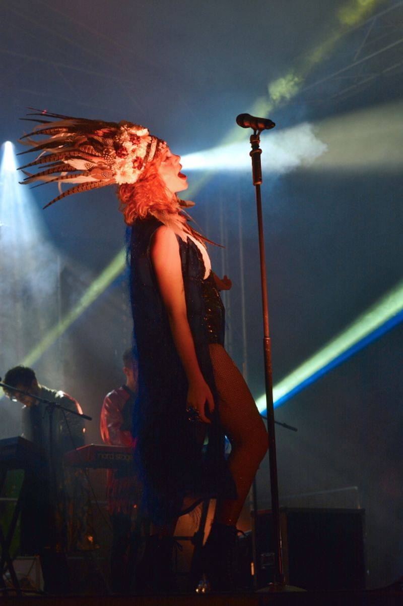 Týden hudby ve Vysokém Mýtě: Mydy Rabycad roztančili celé náměstí