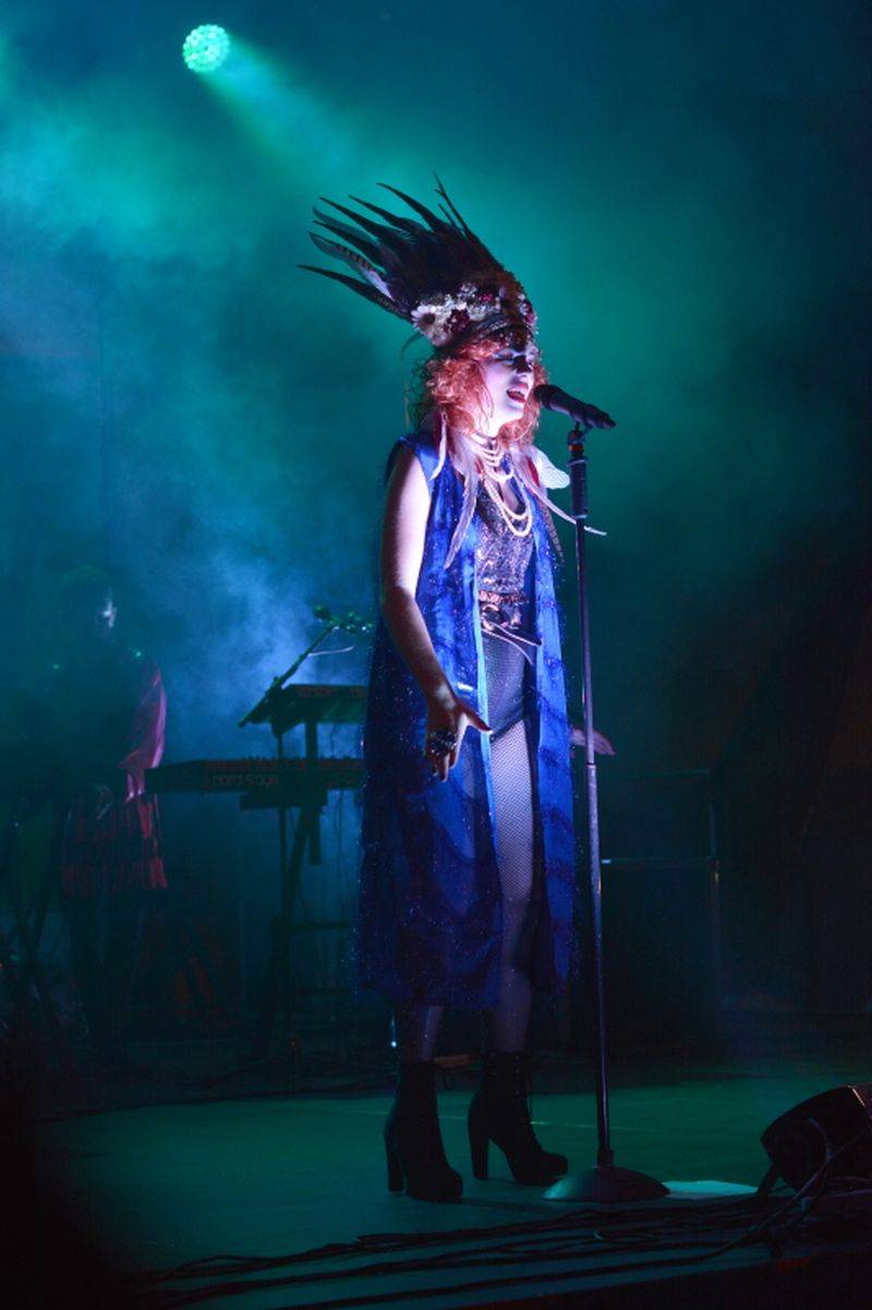 Týden hudby ve Vysokém Mýtě: Mydy Rabycad roztančili celé náměstí