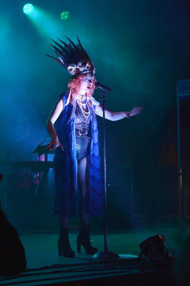 Týden hudby ve Vysokém Mýtě: Mydy Rabycad roztančili celé náměstí