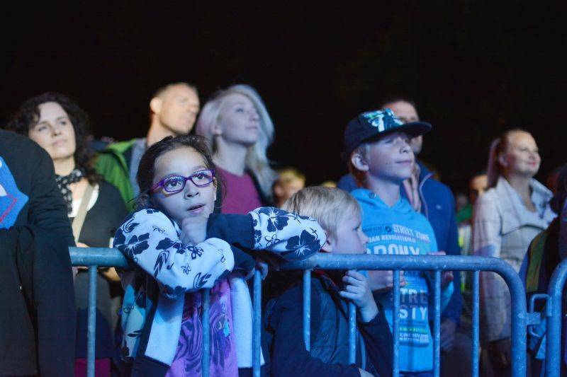 Týden hudby ve Vysokém Mýtě: Mydy Rabycad roztančili celé náměstí