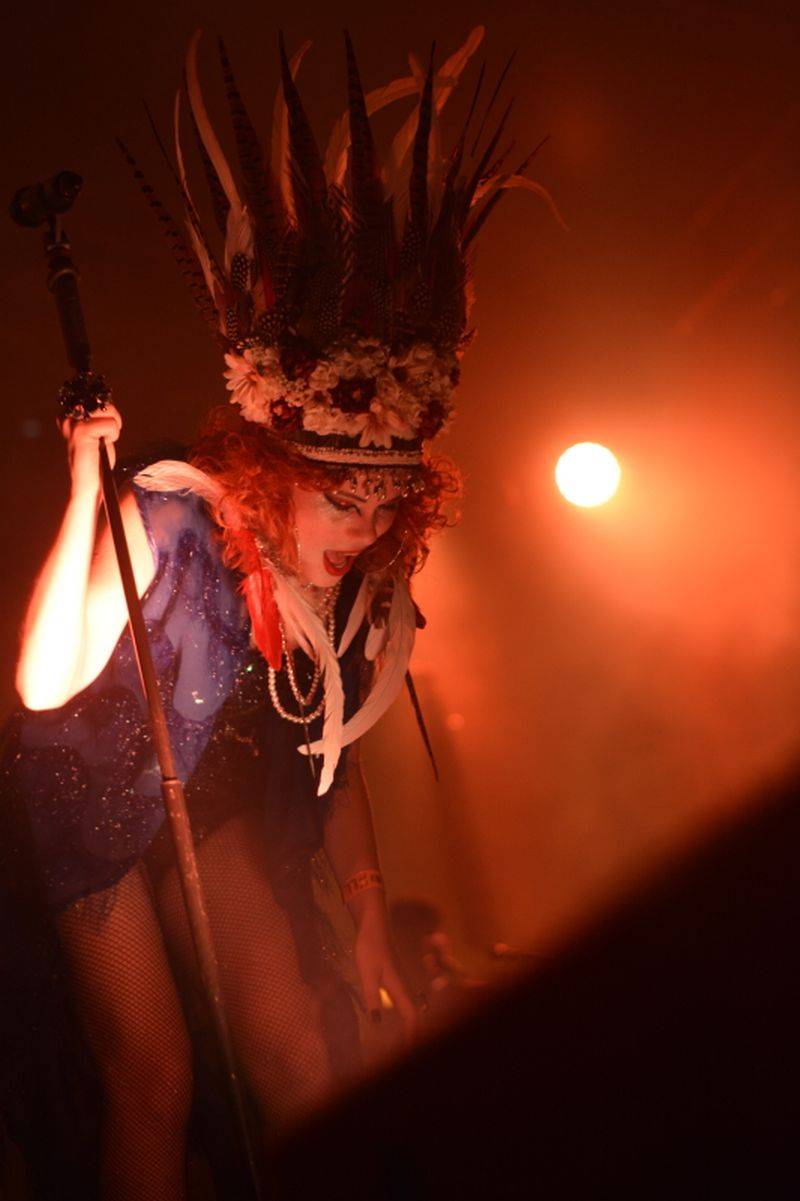 Týden hudby ve Vysokém Mýtě: Mydy Rabycad roztančili celé náměstí