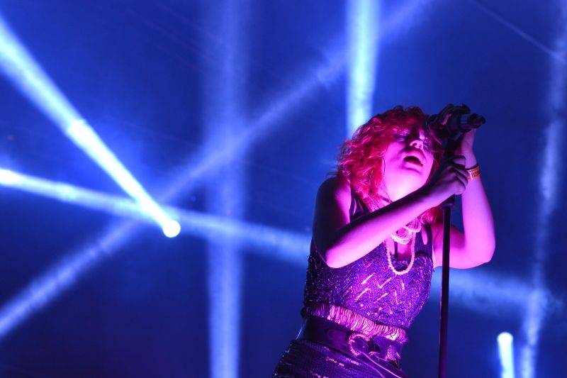 Týden hudby ve Vysokém Mýtě: Mydy Rabycad roztančili celé náměstí