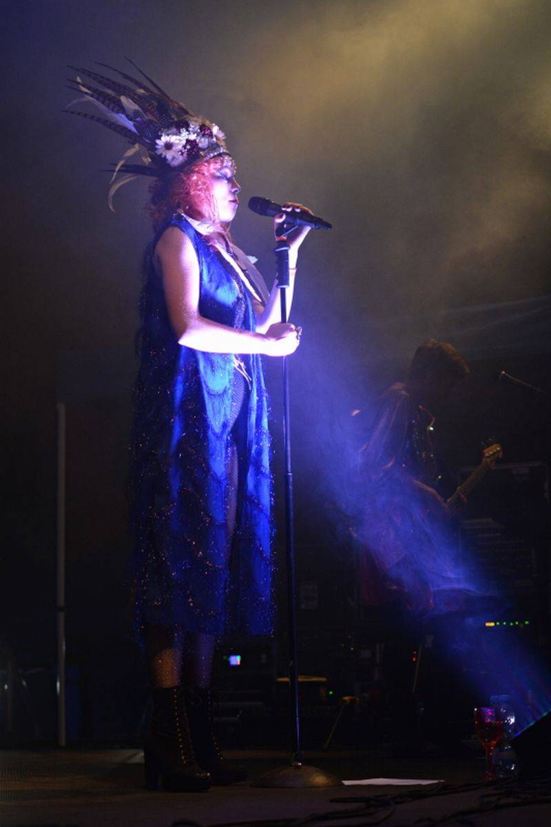 Týden hudby ve Vysokém Mýtě: Mydy Rabycad roztančili celé náměstí