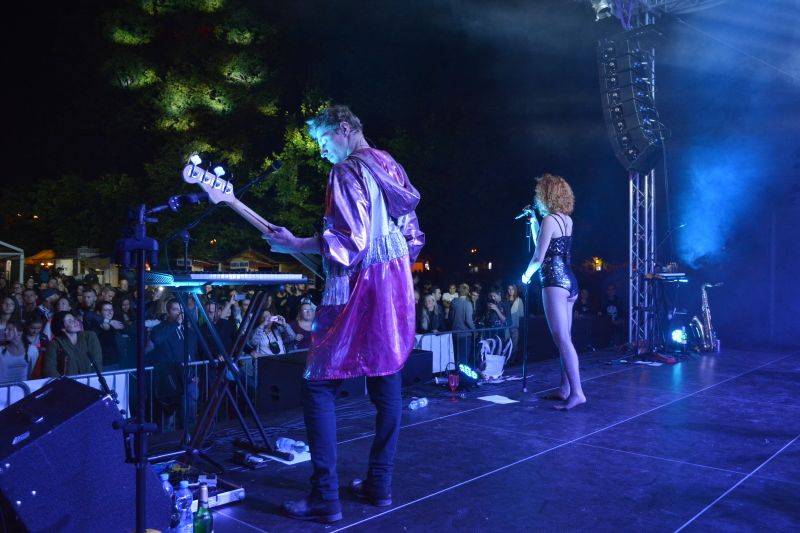 Týden hudby ve Vysokém Mýtě: Mydy Rabycad roztančili celé náměstí