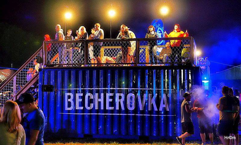 Hrady CZ: Pátek na Bouzově ovládli Rybičky 48 nebo Olympic, volily se nejlepší masky