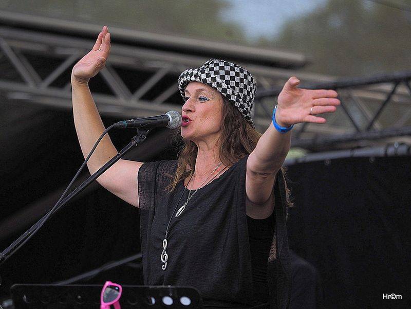 Hrady CZ: Sobotu na Bouzově provoněl Tomáš Klus vonnými tyčinkami, vystoupili i Anna K., Richard Müller nebo Majk Spirit