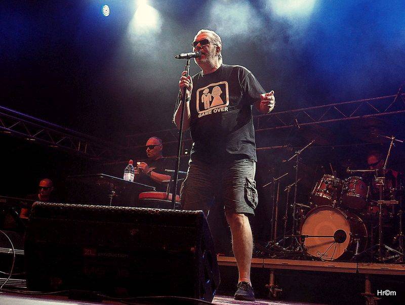 Hrady CZ: Sobotu na Bouzově provoněl Tomáš Klus vonnými tyčinkami, vystoupili i Anna K., Richard Müller nebo Majk Spirit